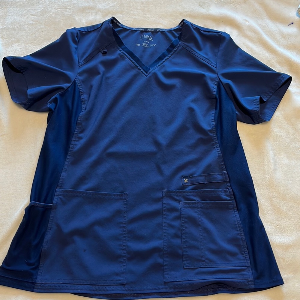 Women’s large iFlex Cherokee scrub top.